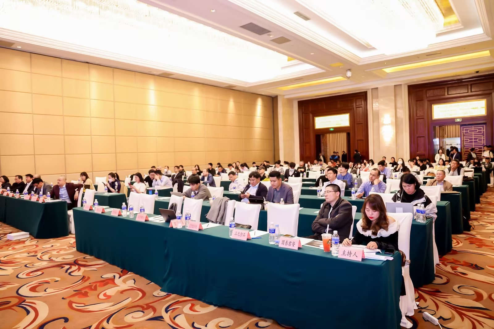 2024中國(guó)呼叫中心及企業(yè)通信大會(huì) | 合力億捷斬獲“一體化客戶(hù)聯(lián)絡(luò)”獎(jiǎng)項(xiàng)！